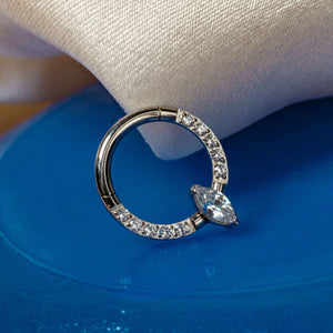 CLICKER RING CON BRILLANTE OVALE